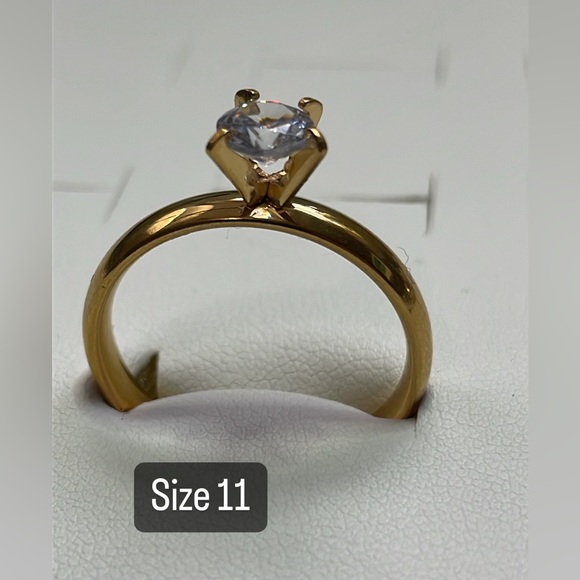 NWT Women's Stainless Steel Zircon Ring with Stone Size 11 - Picture 1 of 17